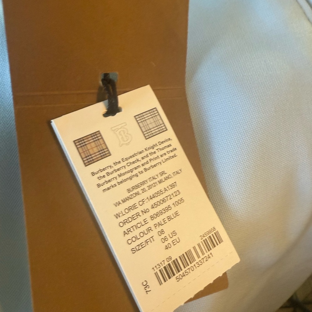 Burberry, new with tags pale Blue Women's tailored Shorts size 6 - Picture 6 of 10